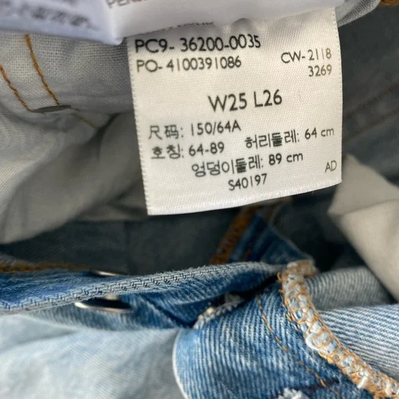 Levi's 501 Crop Jean in Diamond - Picture 10 of 11